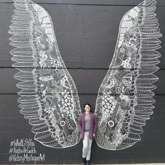 Meet your Posher, Bridget - Picture 1 of 2